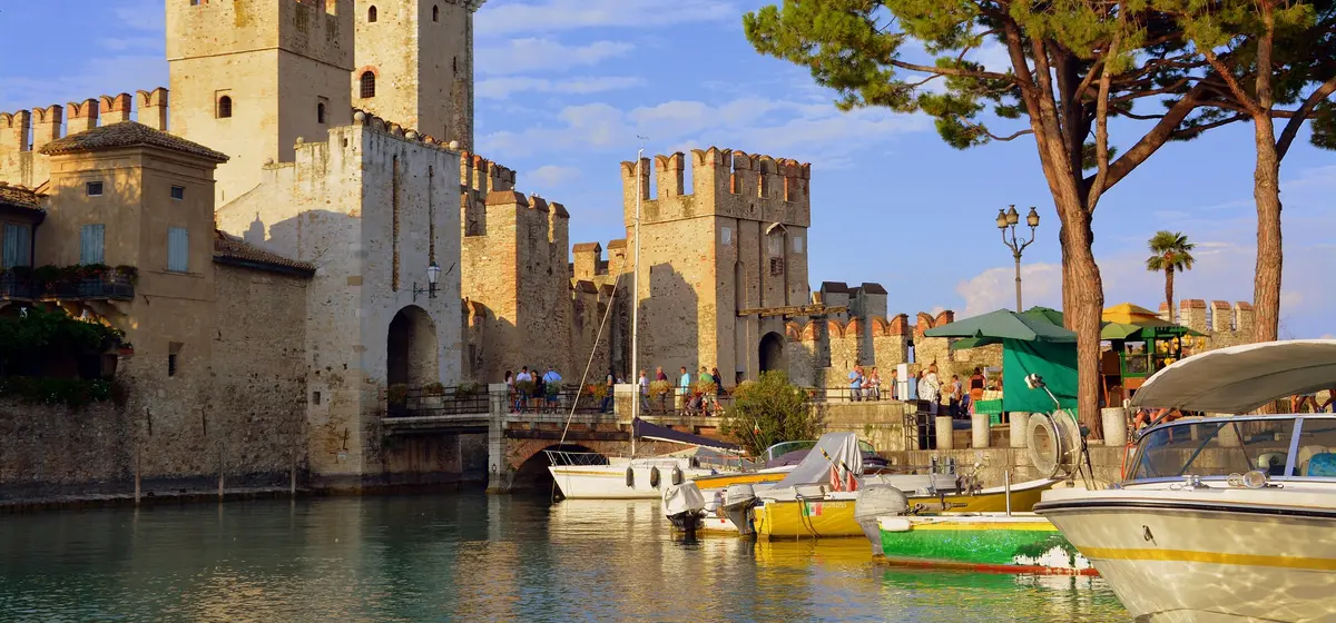 Plan a getaway to Sirmione Plan a getaway to Sirmione