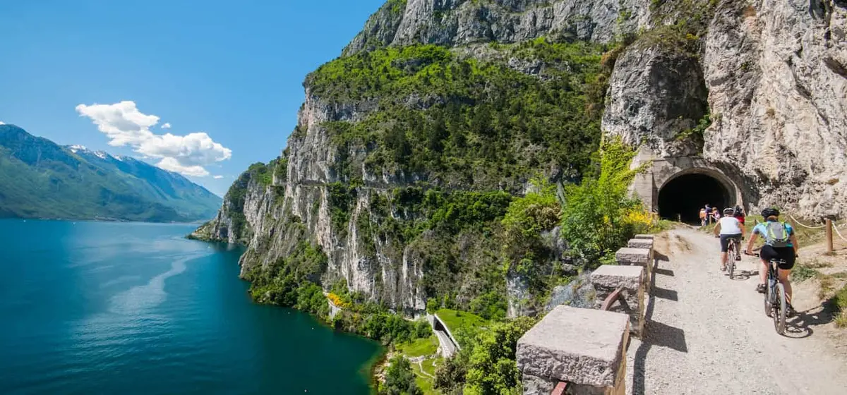 Esplora le Meraviglie del Lago di Garda: Sentiero del Ponale, Santuario Madonna della Corona e Tour in Bici